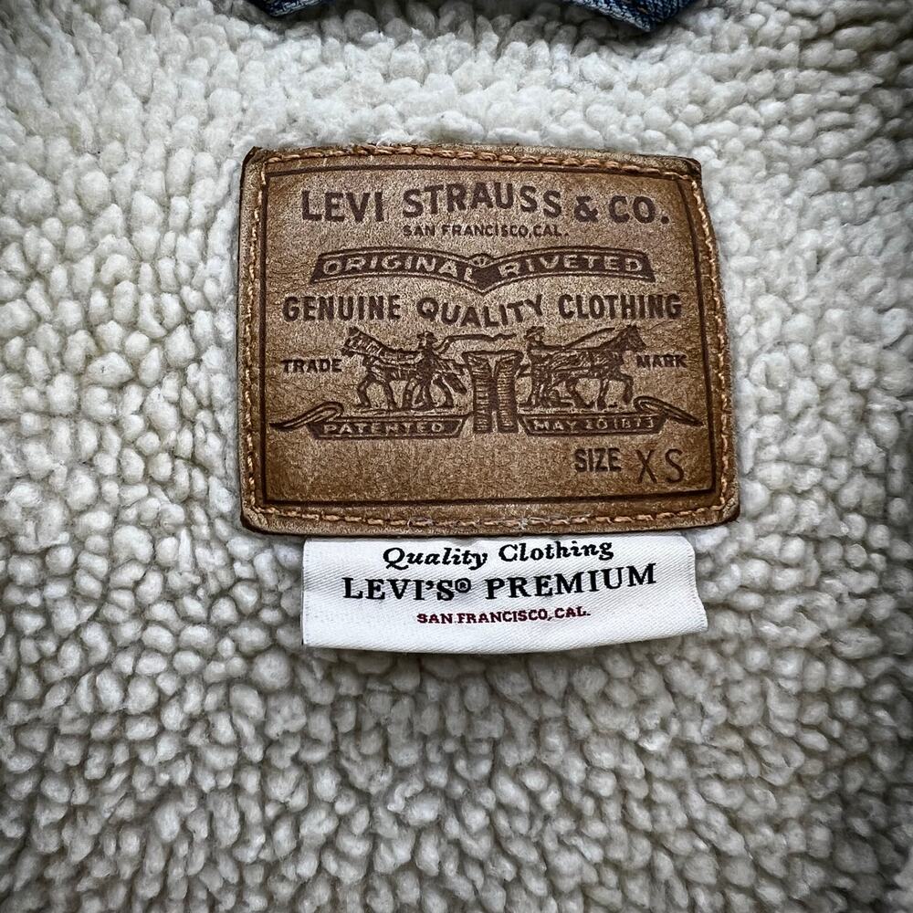Levi's Denim Jacket Women's XS Light Blue Sherpa Lined Vintage Classic 80s Style - Picture 7 of 12